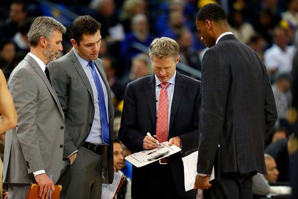 Golden State Warriors head coach Steve Kerr, center right, and coaching staff Bruce Fraser, left, assistant coach Luke Walton and Jarron Collins prepare a play against the Dallas Mavericks during a timeout in the first half of an NBA game at Oracle Arena in Oakland, Calif., on Wednesday, Jan. 27, 2016. (Ray Chavez/Bay Area News Group)